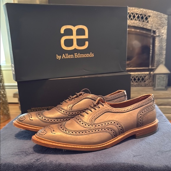 Allen Edmonds Men's Neumok 2.0 Brown Brogue Shoes - Picture 4 of 4